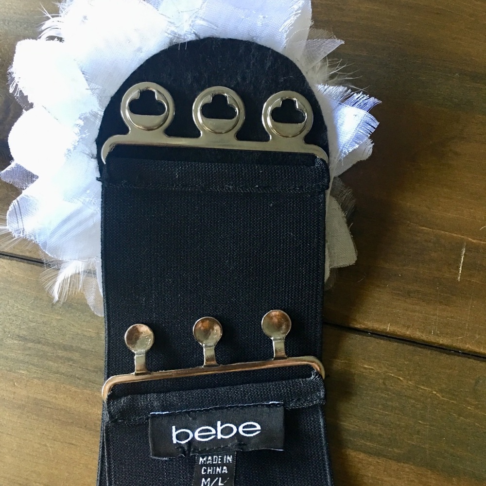 Vintage Bebe elastic feather and Rhinestone belt - Picture 4 of 4